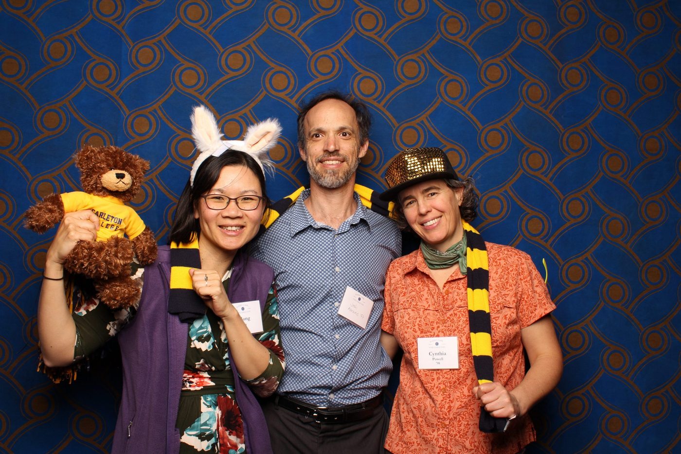 Alumni pose for a photo at a Carleton event